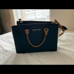 Michael kors purse